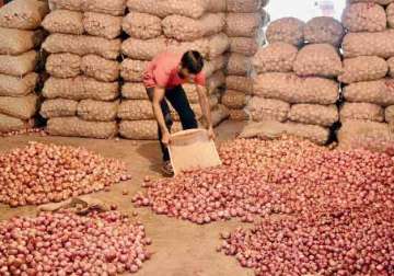 delhi government seeks centre s help to prevent onion hoarding