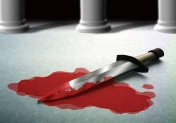 14 yr old girl stabbed in delhi