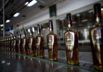 delhi govt may cut down online sale of liquor