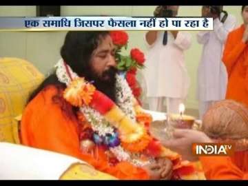 high court stays single judge order on cremation of ashutosh maharaj