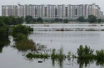 flood fear in delhi crosses 207 m mark after 32 yrs