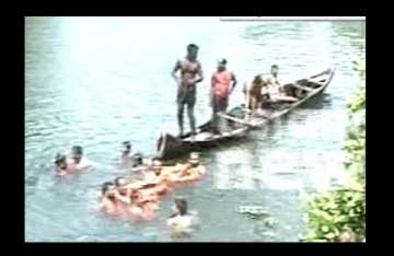 nine passengers one rescuer drown