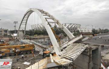 further embarrassment cwg bridge collapses injuring 27