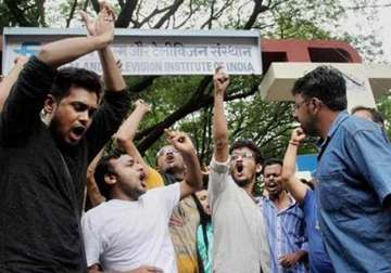 ftii students threaten en masse hunger strike