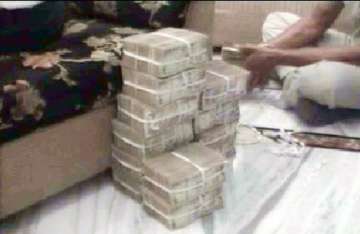 rs 1.15 crore cash seized from dairy official s residence in ajmer