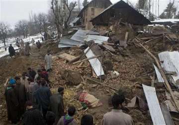 6 dead in landslide in kashmir 10 trapped in debris
