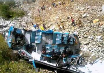 9 killed 8 injured in bus accident in himachal pradesh