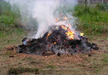 get ready to pay rs 5k fine for burning in open in delhi ncr