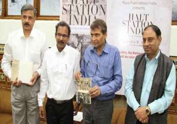 book on mumbai railway takes readers on nostalgia trip