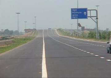 three missing girls traced from yamuna expressway