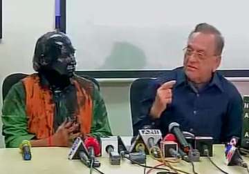 kasuri s book launch on course despite ink attack on sudheendra