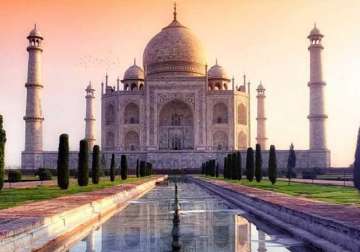 taj mahal chandelier crashes asi orders probe