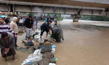 kashmir floods search on for missing soldiers