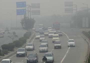 mercury dips below 30 c perceptible cold in delhi air