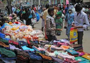 delhi govt orders civic bodies not to remove hawkers