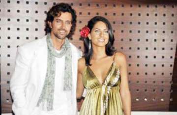 hrithik barbara cuddle up for cine blitz