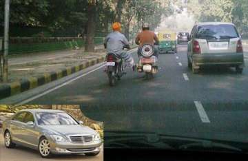 delhi traffic jam foils carjackers plan to rob rs 84 lakh merc