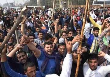 jat stir no water left in delhi schools closed