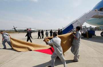 winds blow away red carpet laid out for obamas send off