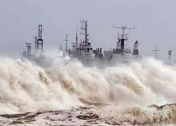 cyclone nilofer to hit gujarat coast with reduced intensity