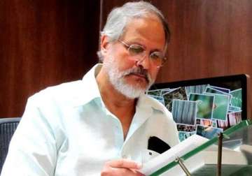 najeeb jung orders magisterial inquiry as two escape from tihar