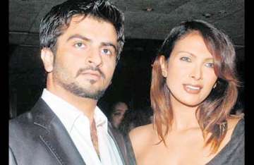 model viveka s ex boyfriend kartik grilled