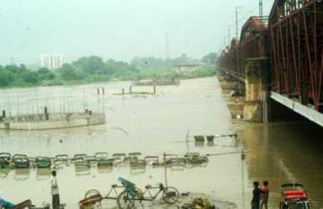 water level in yamuna remains above danger mark