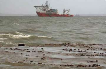 mumbai oil spill a big disaster clean up on