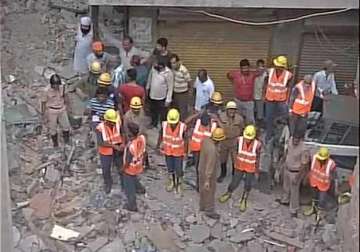 5 dead 10 injured as building collapses in west delhi