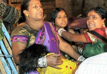 patna stampede toll rises to 33 opposition blasts manjhi govt for lapses