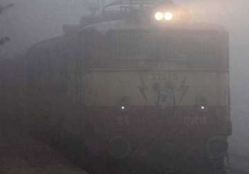 fog delays 60 trains in delhi