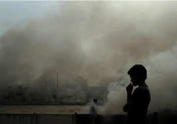 delhites may have to face serious health issues as air pollution level soars 4 times higher