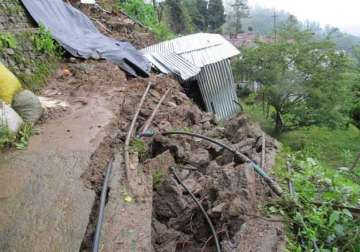 18 killed in landslides in darjeeling district