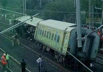 9 coaches of duronto express derail in karnataka 3 dead