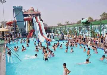teenage boy drowns in water park s pool