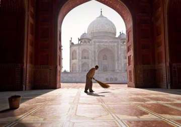 obama s taj visit 300 rs a day for some curfew for others