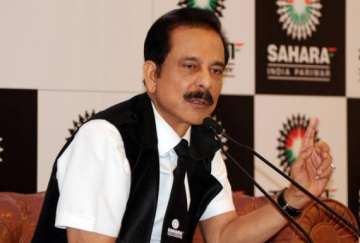 sc declines urgent hearing plea of sahara chief