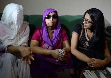 swati maliwal meets acid attack victims assures support