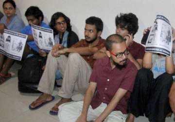ftii row standoff continues students to meet mos next week