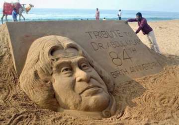 apj abdul kalam 84th birth anniversary sand sculpture of missile man by sudarsan pattnaik