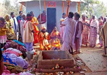 vhp organizes ghar wapsi ceremony in birbhum trinamool witnesses silently