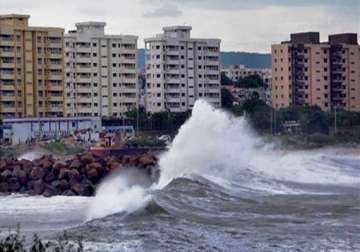 cyclone hudhud death toll in cyclone rises to 26 in andhra pradesh