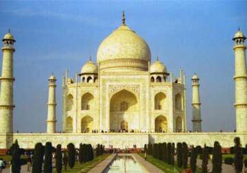 air pollution discolouring taj mahal finds study