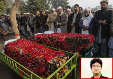 netizens mourn peshawar school tragedy in verse prasoon joshi writes a poem