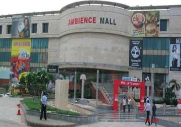delhi mall gets bomb threat call