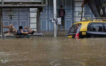 mumbai rain delays flight ops by 45 mins 3 services diverted