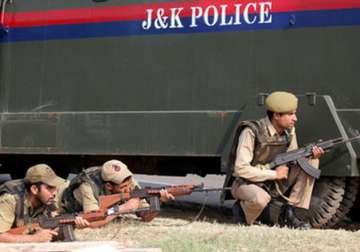 militants attack police post in kashmir kill one cop