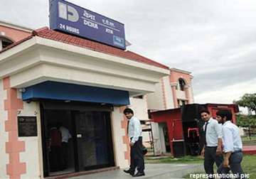 man trapped inside dena bank atm for 3 hours in delhi