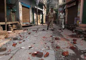 six injured in clash in muzaffarnagar