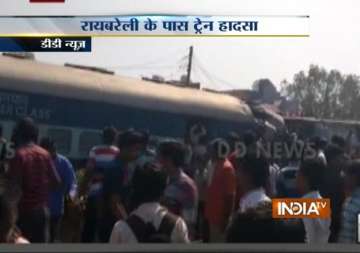 dehradun varanasi janata express derails at rae bareli 31 dead 150 injured